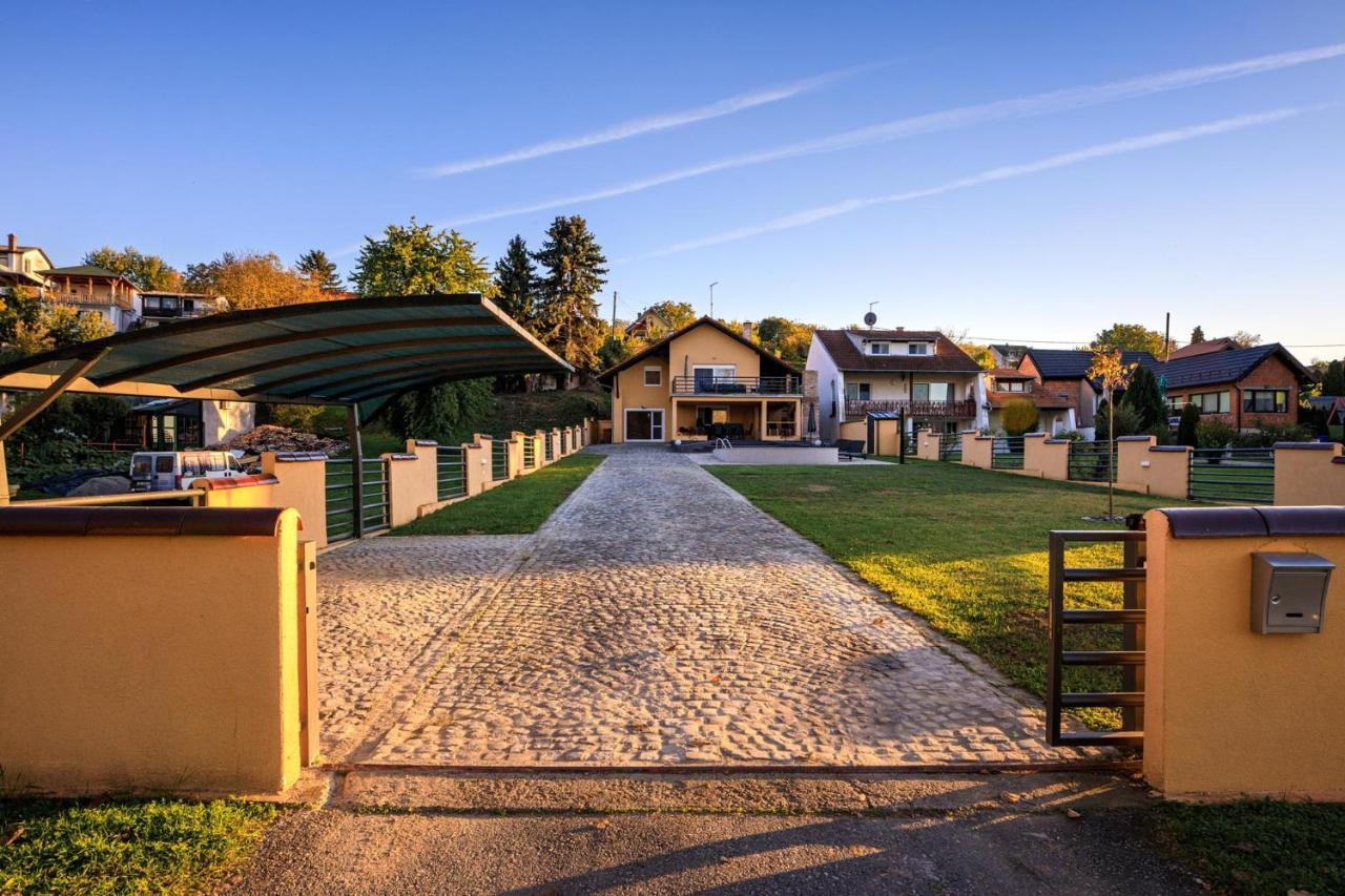 Villa Aljmas Exterior photo